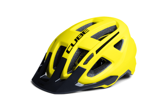 Der CUBE Helm FLEET gelb / All Terrain Helm von Cube ist leuchtend gelb und schwarz mit mehreren Lüftungsschlitzen, "CUBE" auf der Vorderseite und erhöhtem Komfort durch das SNAP 360 Fit System.