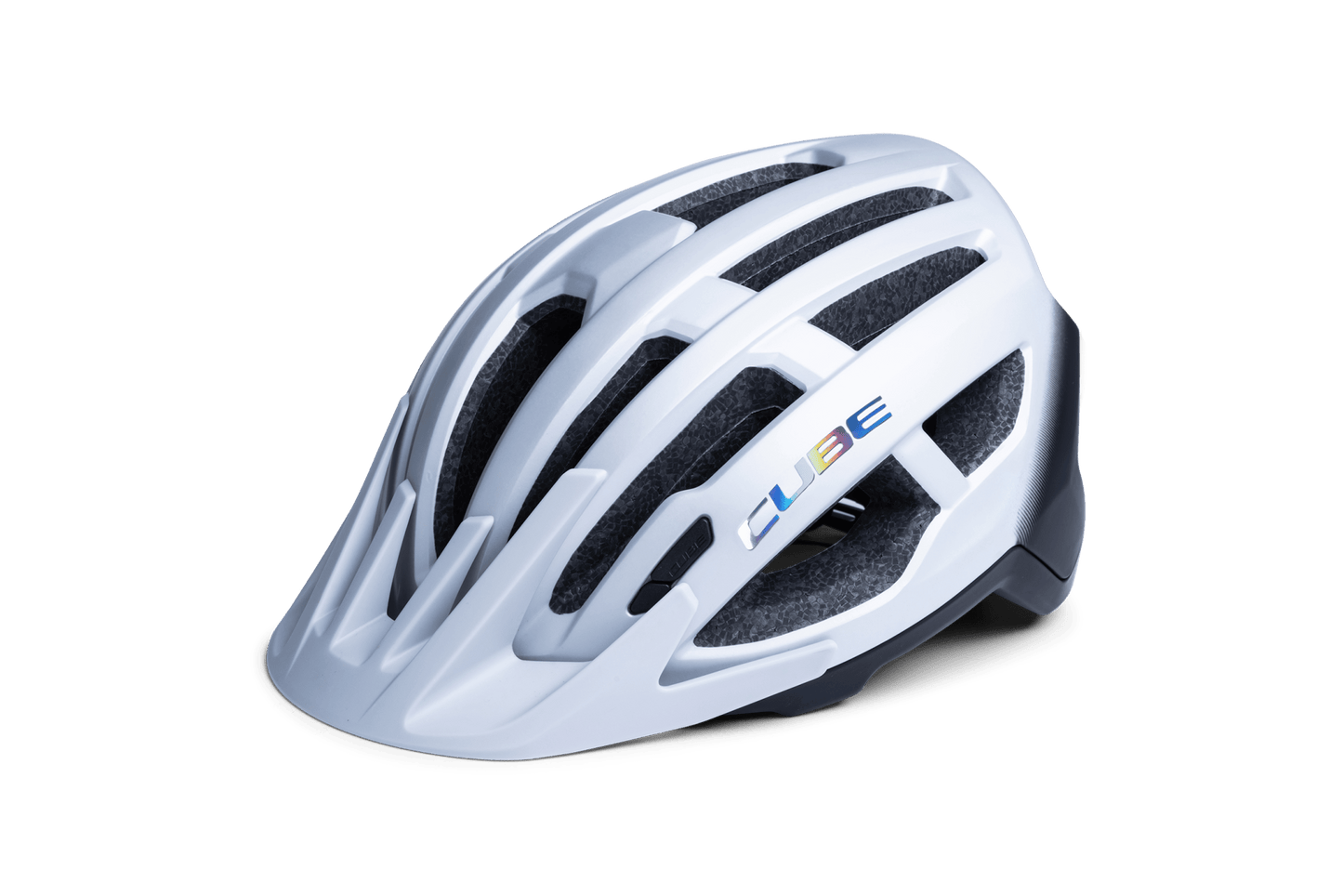 Ein grauer CUBE Helm OFFPATH MTB Race Helm von Cube, mit schwarzer Polsterung, mehreren Belüftungsöffnungen und "CUBE" in bunten Buchstaben an der Seite, dargestellt auf einem schlichten weißen Hintergrund.