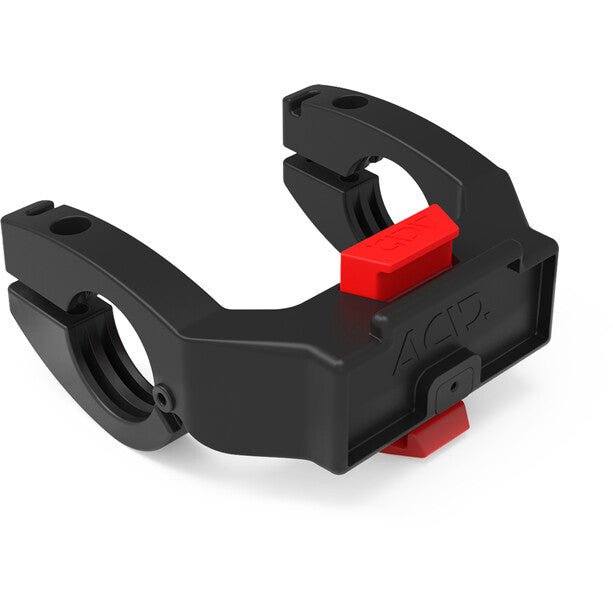 Der ACID FILink Adapter für Lenker schwarz ist eine schwarze Kunststoffhalterung mit einer rechteckigen Basis, zwei gebogenen Armen, roten Verriegelungsclips und geprägtem "ACID"-Branding. Er ist kompatibel mit den ACID Front Taschen und FILink Lenker-Befestigungssystemen.