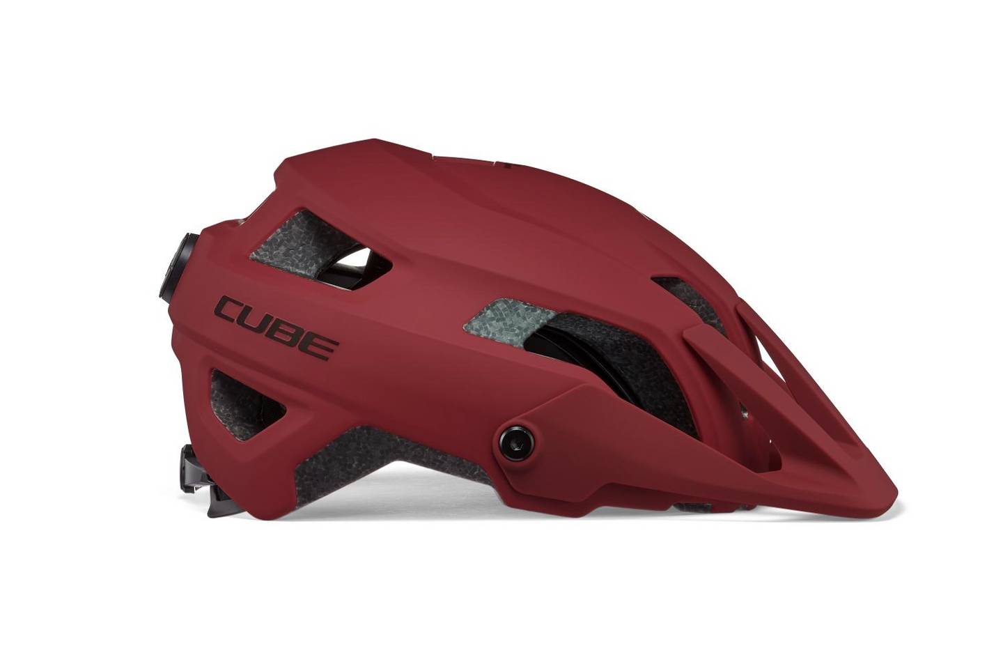 Der Cube CUBE Helm FRISK / MTB Trail Helm ist ein mattroter Fahrradhelm mit einem Visier, mehreren Belüftungsöffnungen und einem verstellbaren Natural Fit System-Drehknopf auf der Rückseite, hier im Seitenprofil.