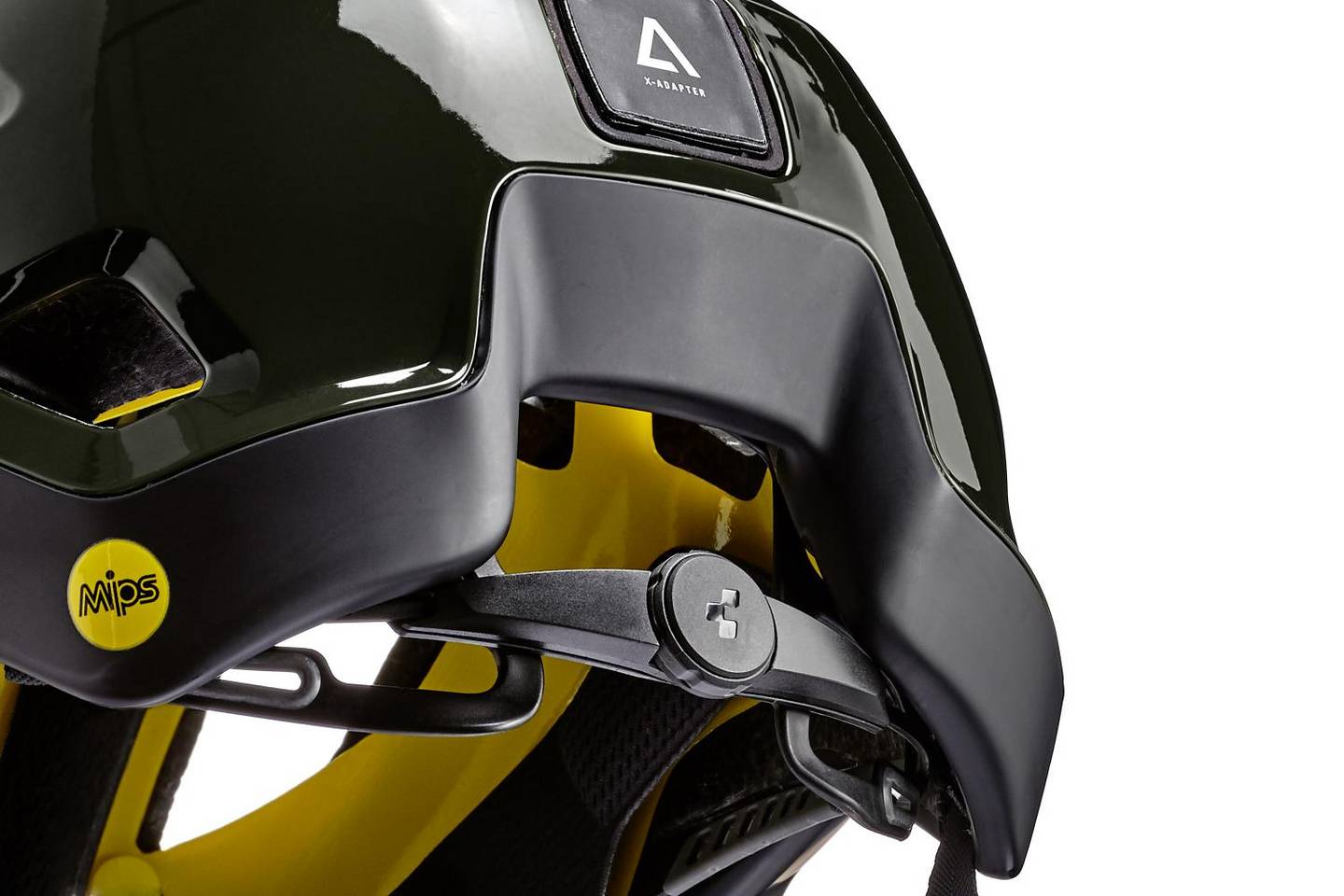 Nahaufnahme des Cube Helm STROVER / MTB Enduro Helm in leuchtendem Dunkelgrün und Schwarz, mit gelbem MIPS Technologie Logo, gelber Innenpolsterung, verstellbarem CUBE Natural Fit System Heckscheibe und modernem, kantigem Design.