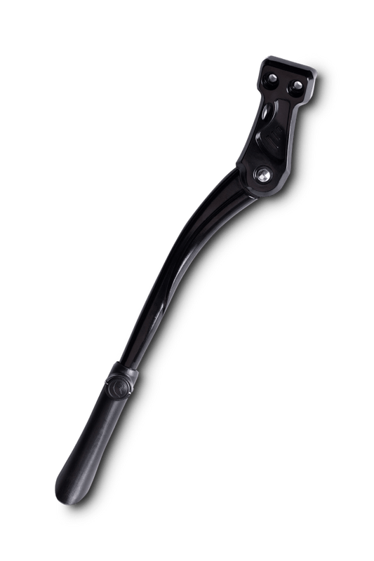Der RFR Fahrradständer KSA 18 PRO (18 mm) in schwarz, mit oberen Befestigungslöchern für einen stabilen Halt an Ihrem Trekkingrad, ist auf einem schlichten weißen Hintergrund abgebildet.